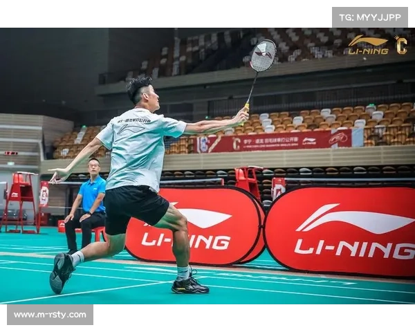 李宁谌龙赛颁奖礼惊艳亮相 世界冠军夫妻网前魔术表演引爆全场