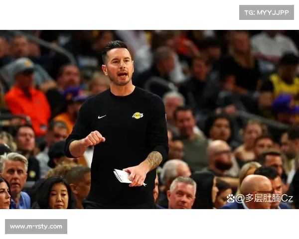 湖人主帅雷迪克确认范德比尔特回归外线防守核心角色再扛关键对位任务